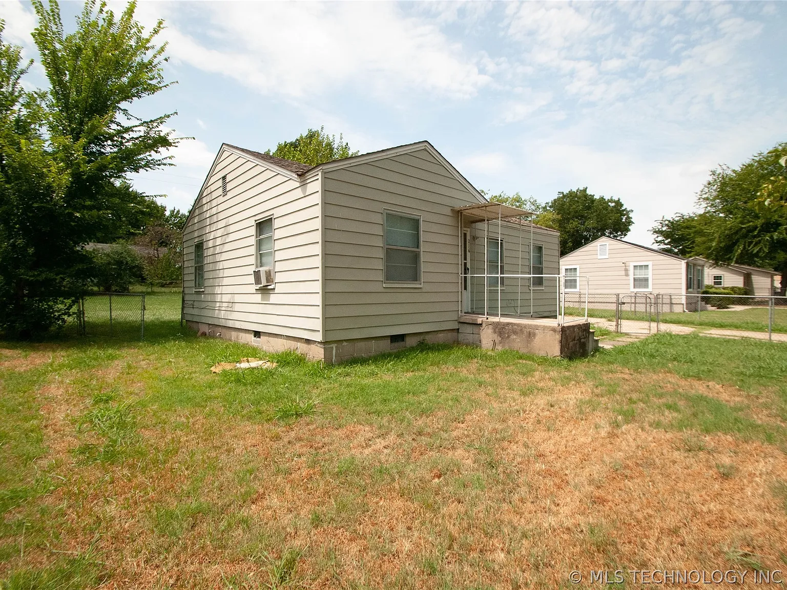 2 bed, 1.0 bath, 766 sqft, $1,000 — Photo 3