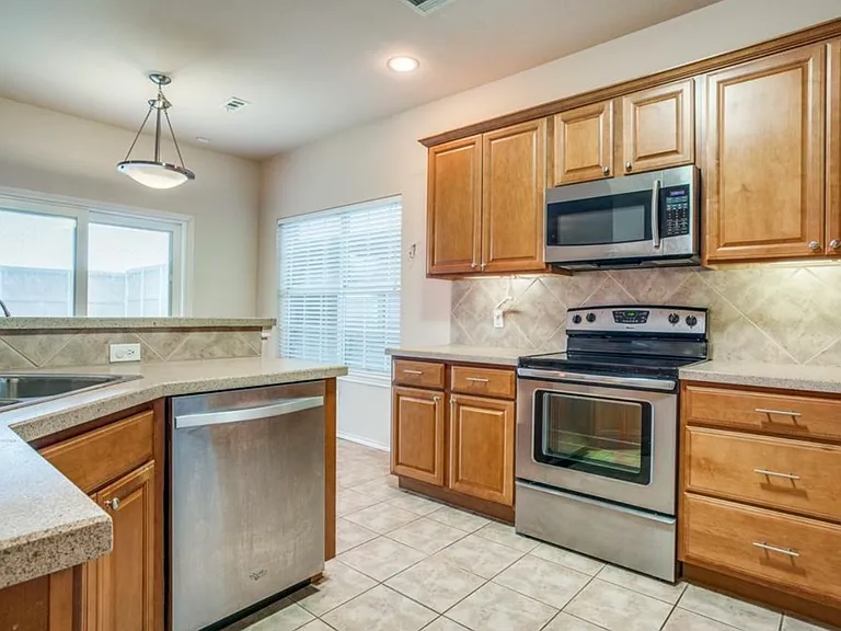 187 Castleridge Dr #B — Photo 3
