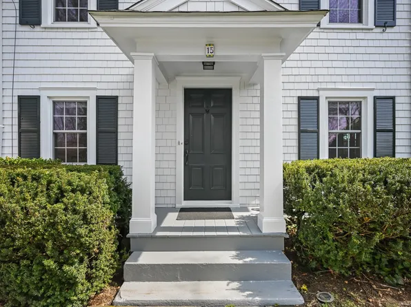 15 Richmond Dr, Old Greenwich, CT 06870
