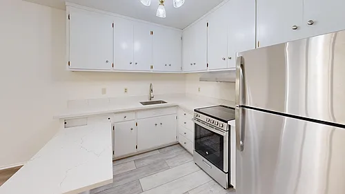 600 Oak Street Photo 1