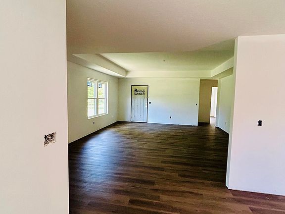 5th image of 102 Maumee Ln