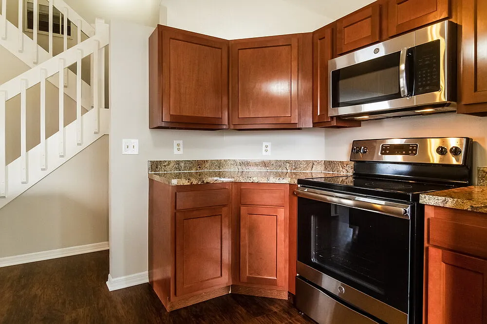 4 bed, 2.5 bath, 1902 sqft, $2,605 — Photo 4