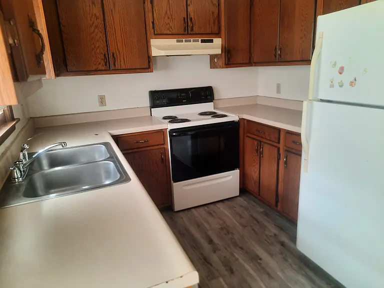 621 W 4th St #3 — Photo 13
