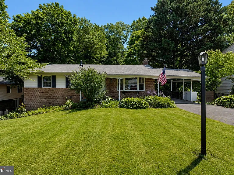4752 Carterwood Dr — Photo 2