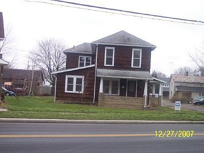 Corner Lot w/ 2 car det. sideload garage
