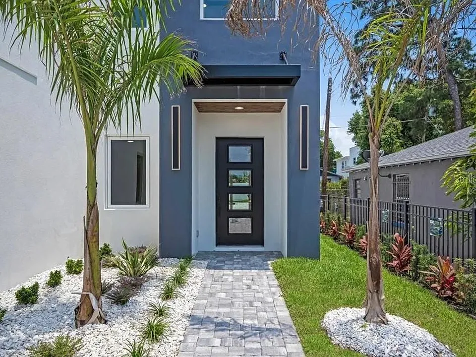 1156 Cocoanut Ave