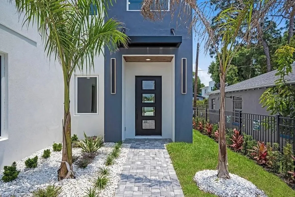 Building Photo - 1156 Cocoanut Ave