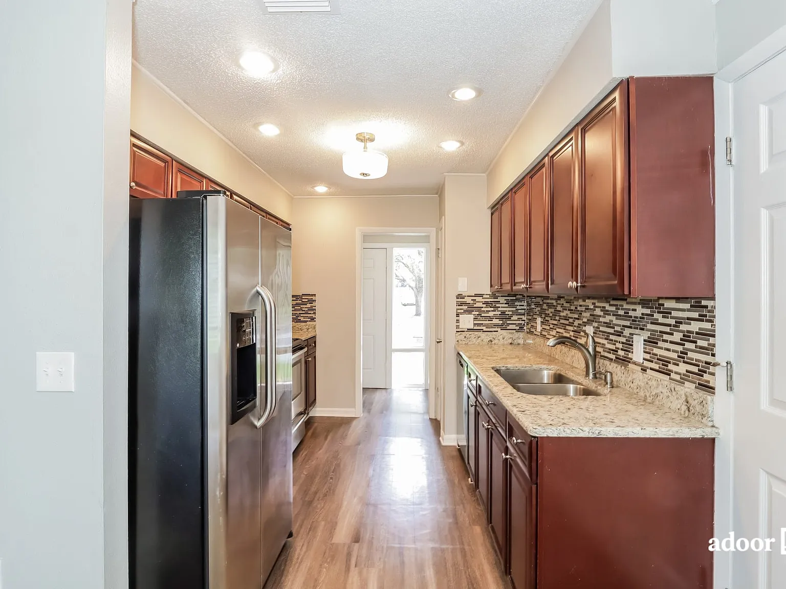 3 bed, 2.0 bath, 1401 sqft, $2,095 — Photo 2