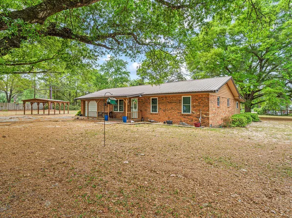 6061 Coy Burgess Loop, Defuniak Springs, FL 32435