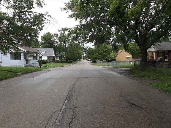 5th image of 3636 El Paso Ave