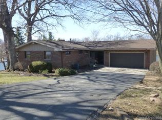 811 Poplar Loop, Petersburg, IL 62675