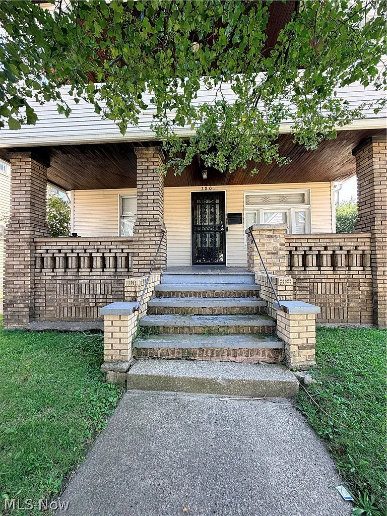 2 bed, 1.0 bath, 925 sqft, $1,000 — Photo 1