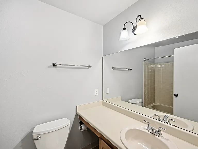 E 1st Dr — Photo 6