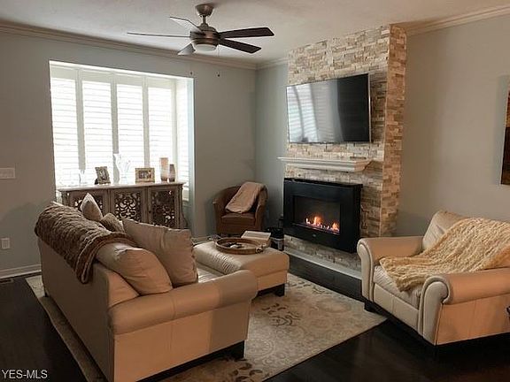 5th image of 21 Atterbury Blvd #15D