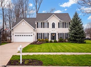 9202 Lakeview Dr, Olmsted Falls, OH