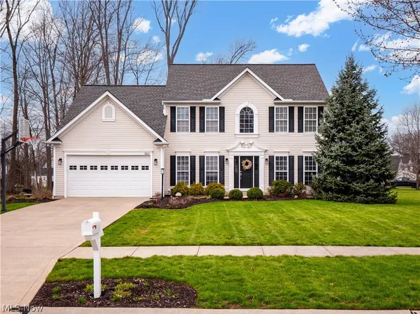 9202 Lakeview Dr, Olmsted Falls, OH 44138