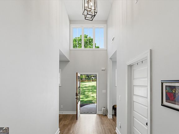 3rd image of 3046 Ridgeview Ct