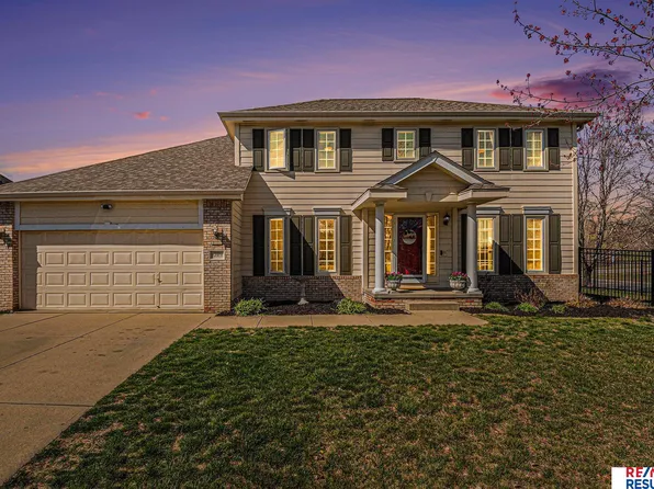 13808 Hillsborough Dr, Omaha, NE 68164