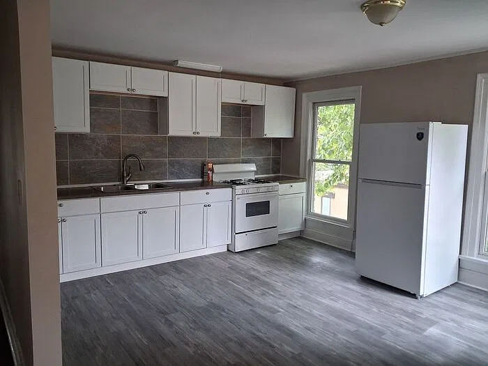 2 bed, 1.0 bath, $900 — Photo 3
