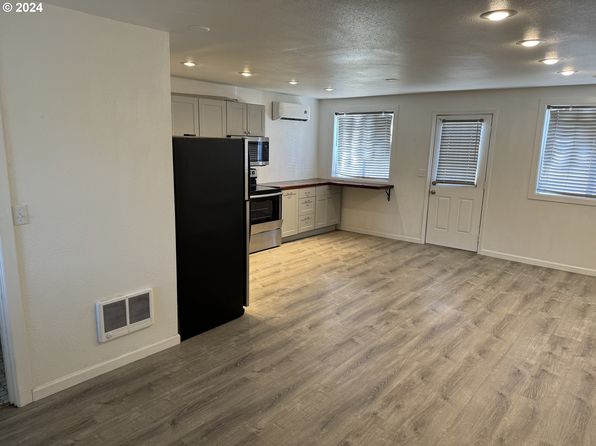 107 E 2nd St, Wallowa, OR 97885