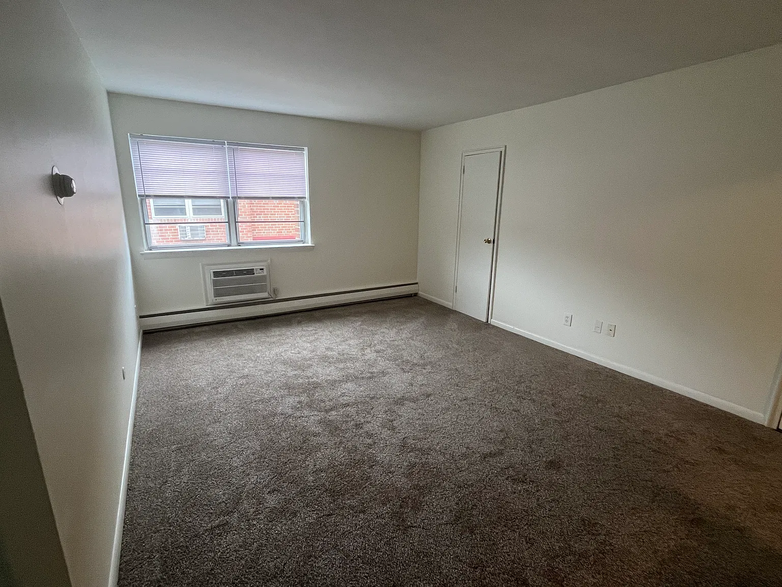 2 bed, 750 sqft, $1,705 — Photo 2