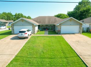 804 N 3rd St, Grove, OK 74344