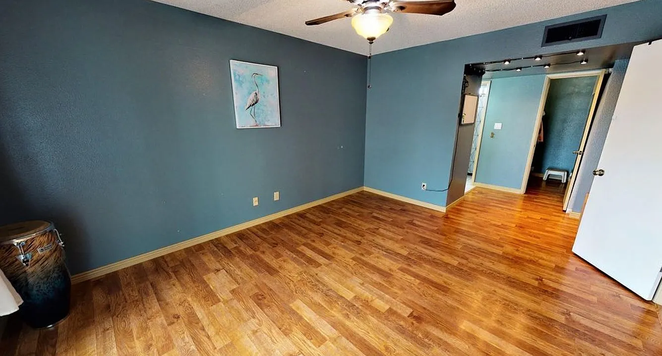 6 bed, 2744 sqft, $700 — Photo 4