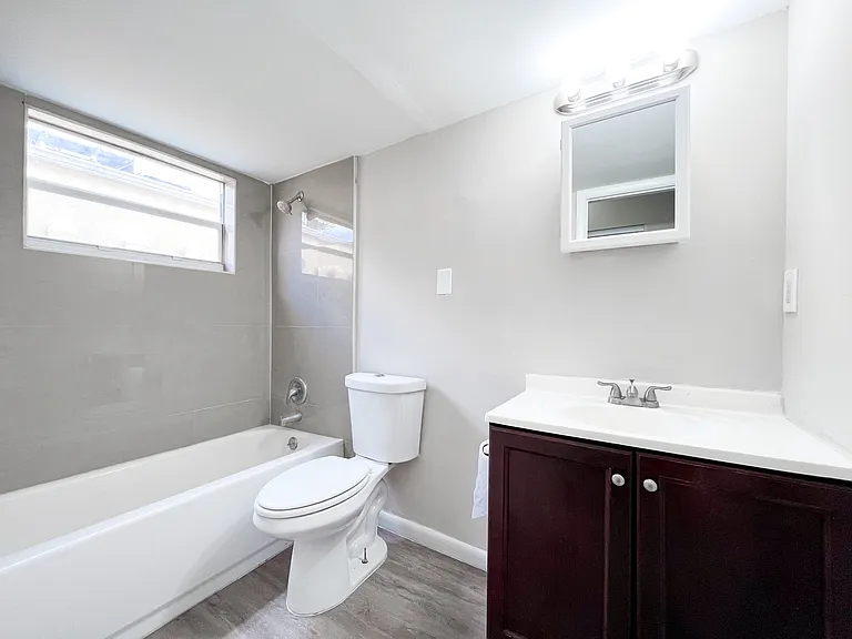 301 N 3rd St #13 — Photo 7