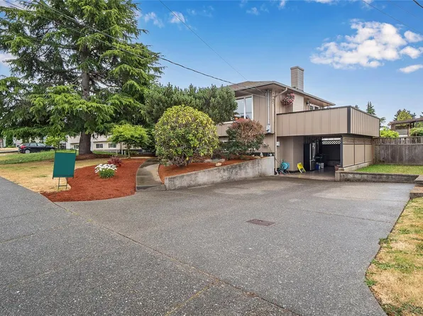 1571 Kenmore Rd, Saanich, BC V8N 2E2