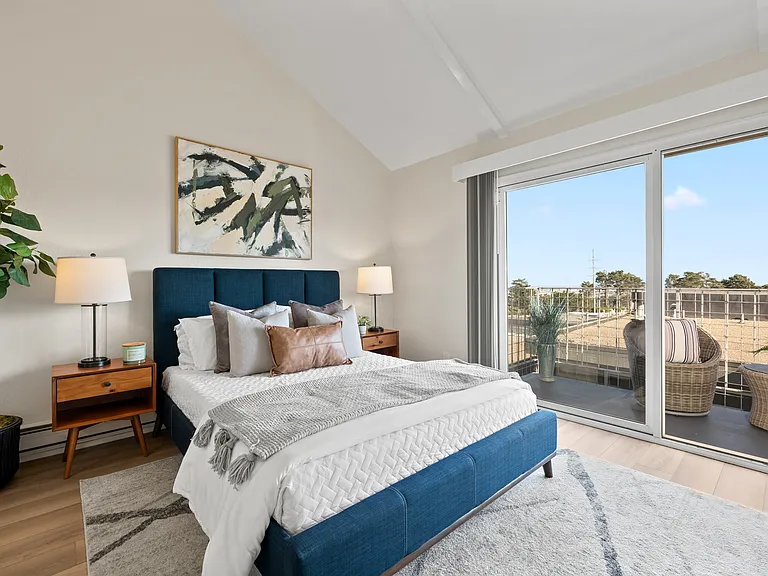 Peninsula View Apartments — Photo 12