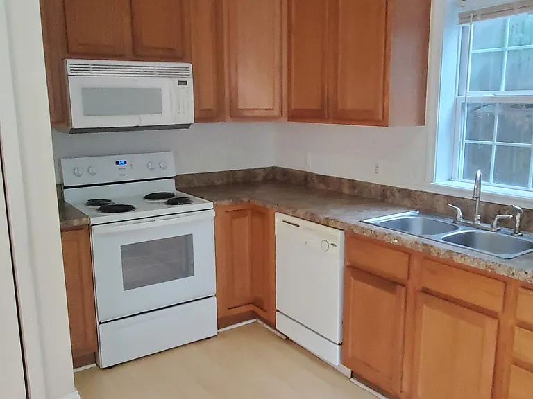 277 Arch St — Photo 15