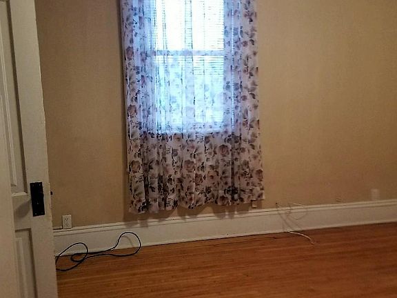 5th image of 201 W Wisconsin Ave APT 2