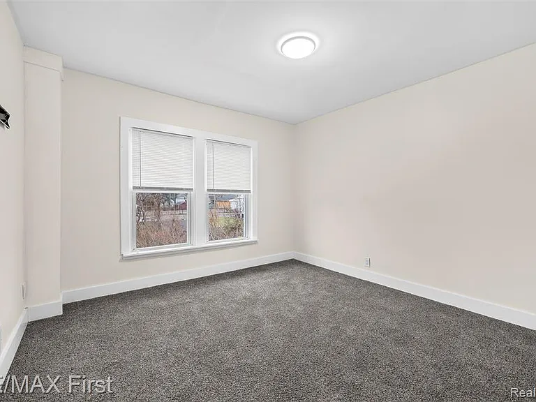 556 Leicester Ct — Photo 20