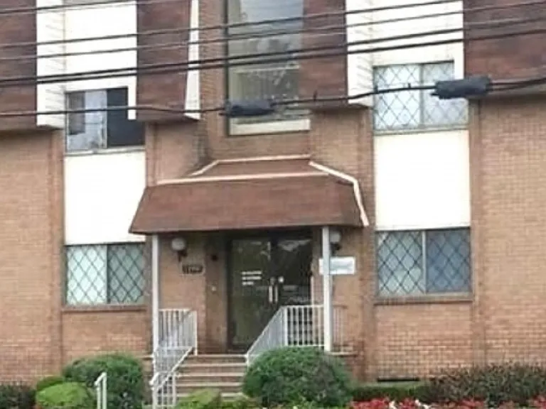 1190 W Saint Georges Ave #B44 — Photo 1