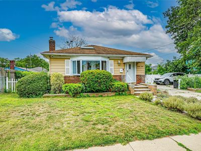 28 Colonial Avenue, Freeport, NY, 11520