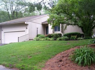 834 Brook Village Ct, Holland, MI