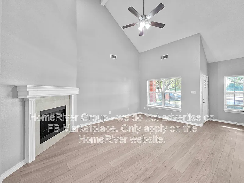 Building Photo - 124 Clear Creek Dr