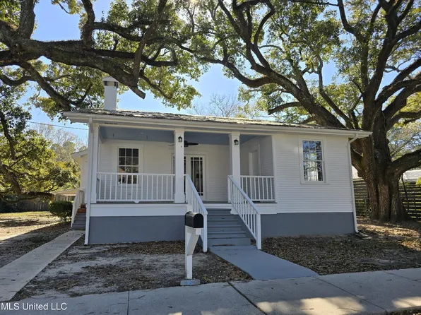 235 Carre Ct, Bay Saint Louis, MS 39520