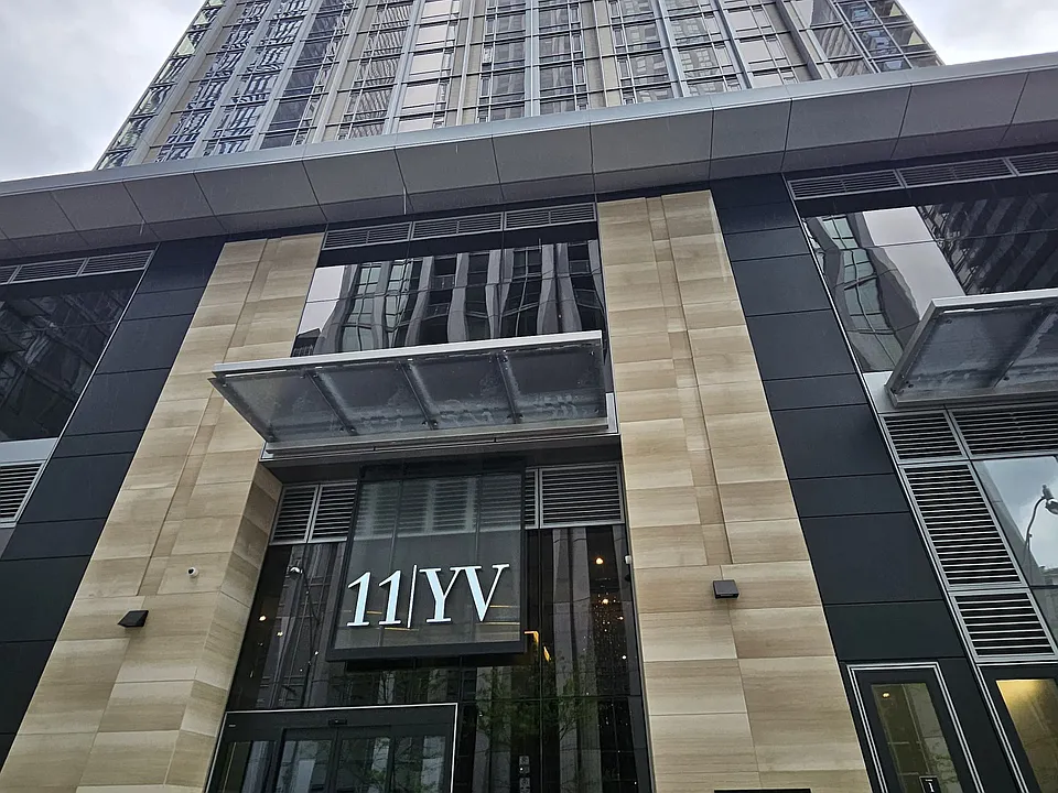 11 Yorkville Ave #6105