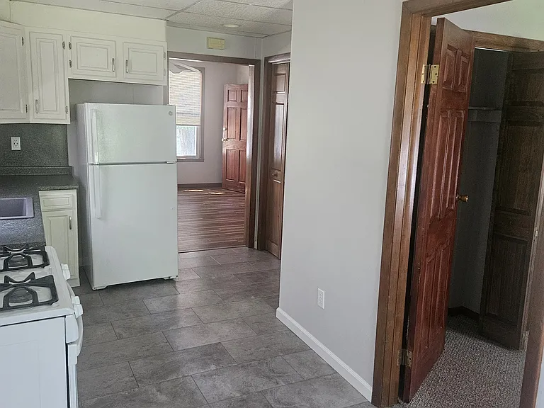 11 E Clinton St — Photo 3
