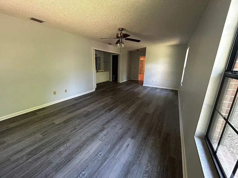 162 NW Palmetto Blvd — Photo 22