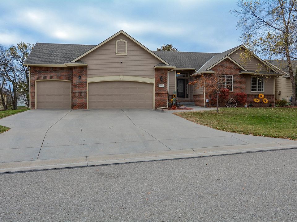 1st image of 215 E Kodiak Ct