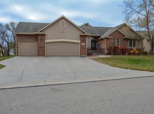 215 E Kodiak Ct, Kechi, KS 67067