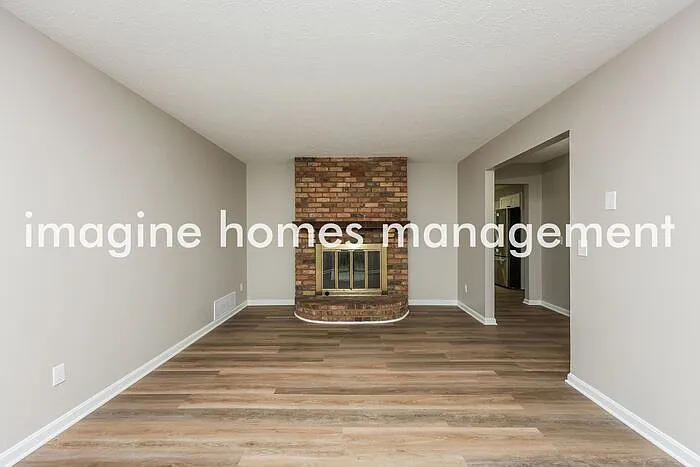 3698 Oakwood Dr — Photo 3