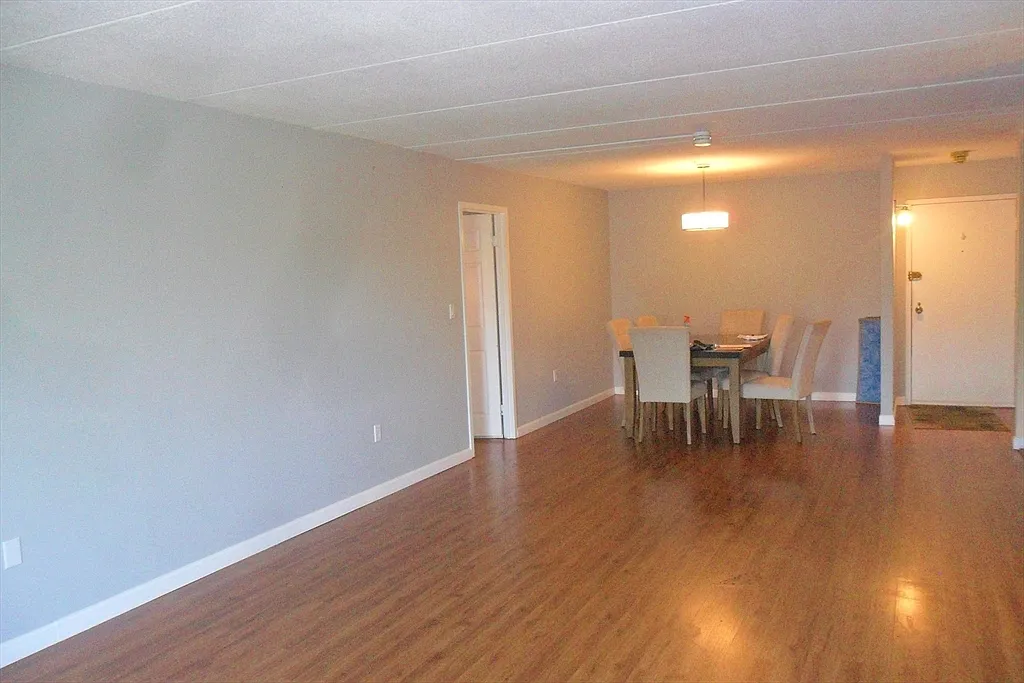 2 bed, 3.0 bath, 1353 sqft, $3,000 — Photo 4