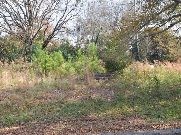 308 Oak Dr, Iva, SC 29655