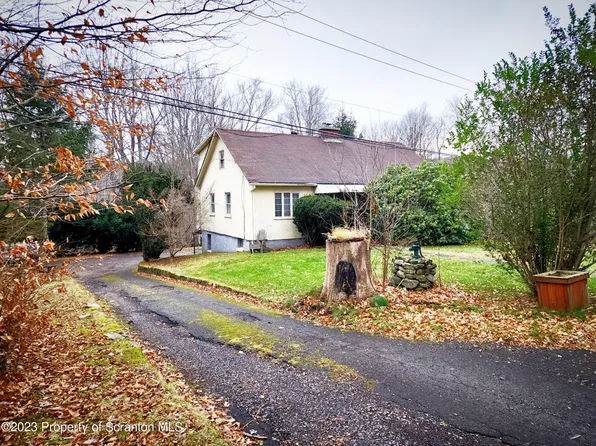 736 Blue Shutters Rd, Moscow, PA 18444