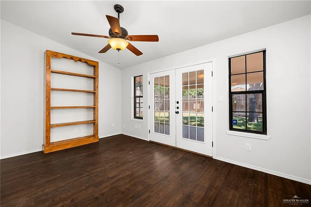 3 bed, 2.0 bath, 1878 sqft, $2,200 — Photo 4
