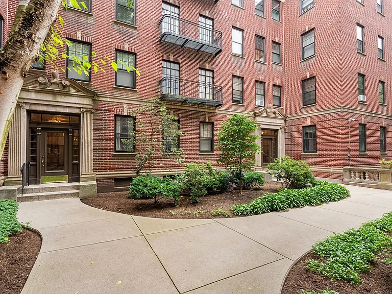 40 Linnaean St #11 — Photo 3