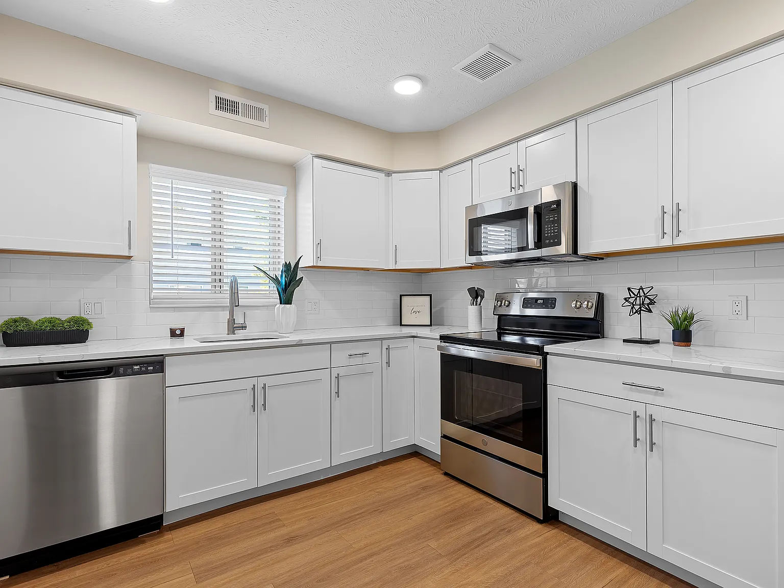 Tamarac Apartments — Photo 2